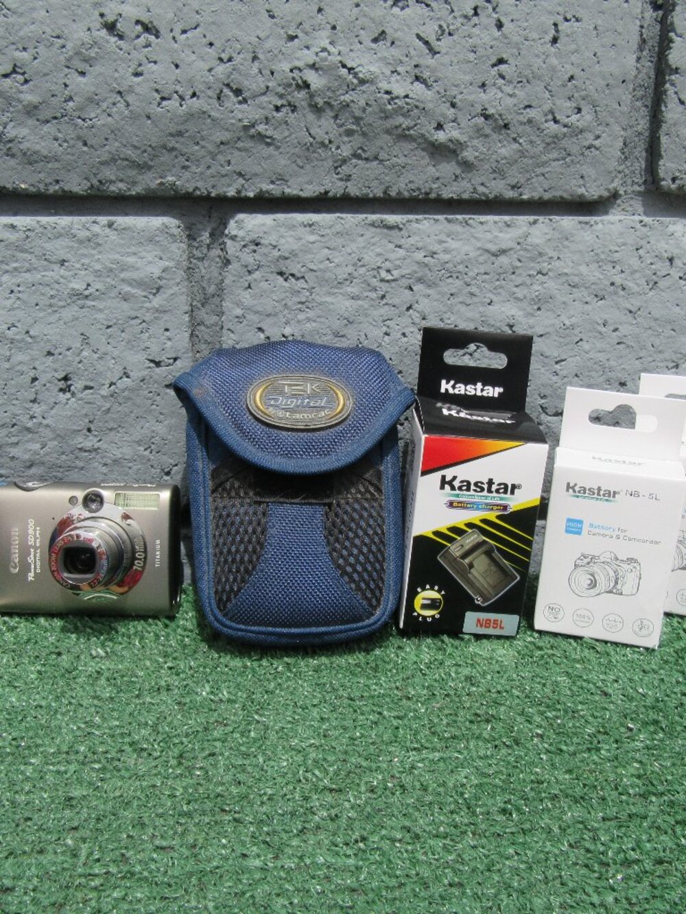Canon Powershot SD900 Digital Elpha 10MP Camera Titanium PC1206 2 New Batteries